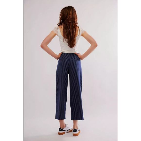 Free People Acadia Wide Leg Cropped Trousers Pants Navy Blue Pinstripe US 6 - Picture 2 of 13